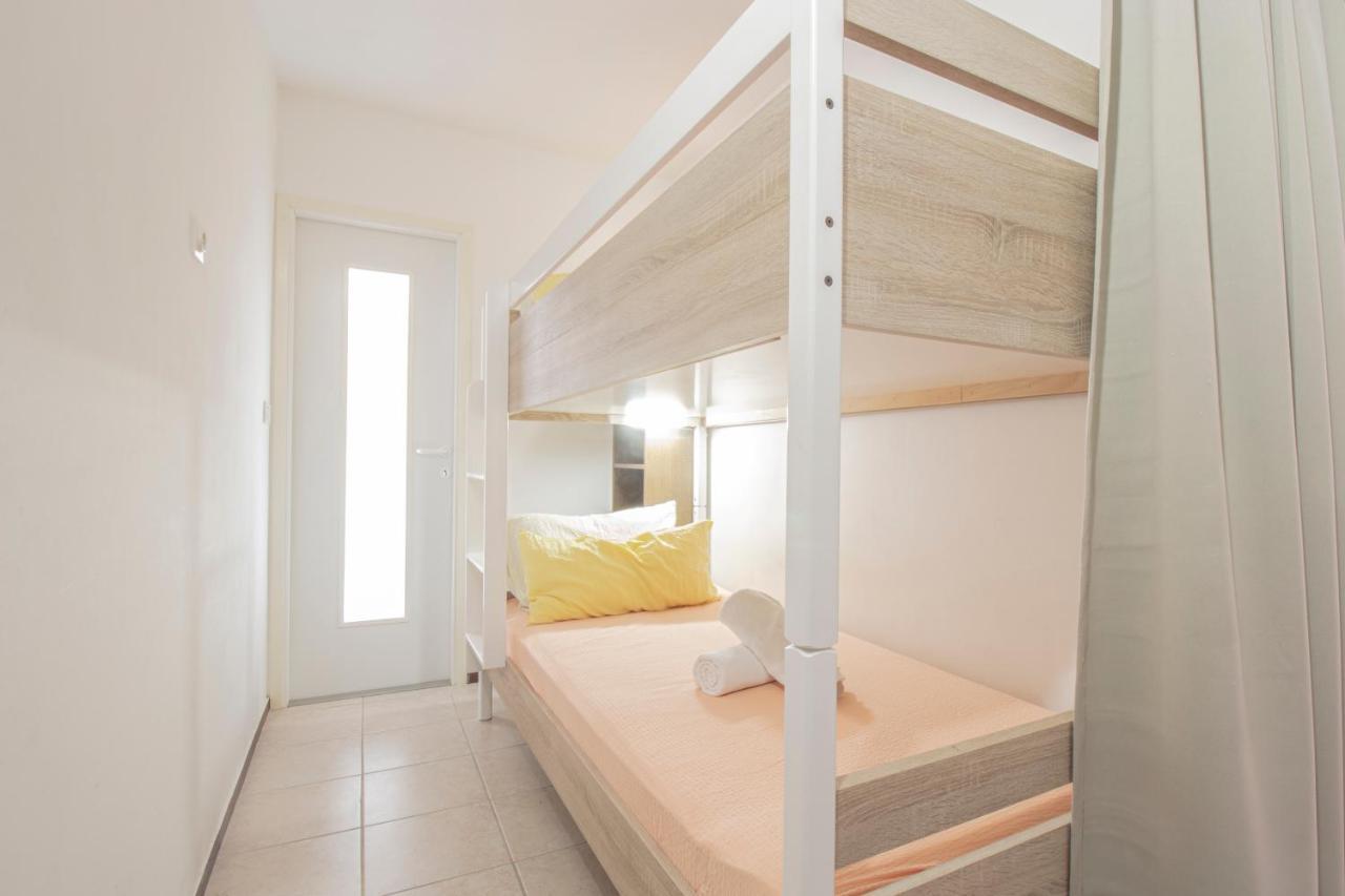 Galapagus Privat Beach & Boat Dock Apartment Metajna Exterior foto