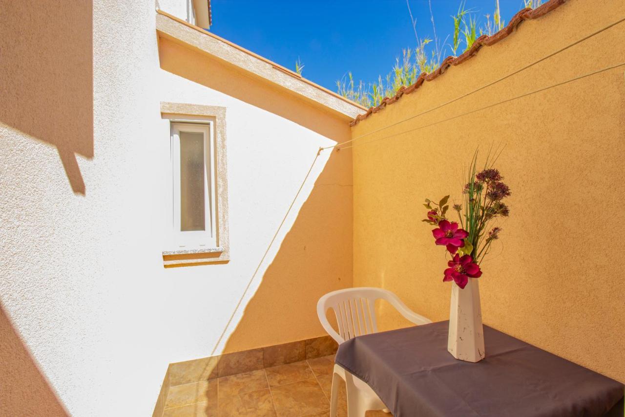 Galapagus Privat Beach & Boat Dock Apartment Metajna Exterior foto
