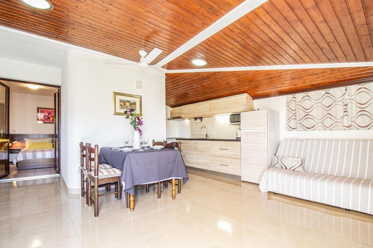 Galapagus Privat Beach & Boat Dock Apartment Metajna Exterior foto