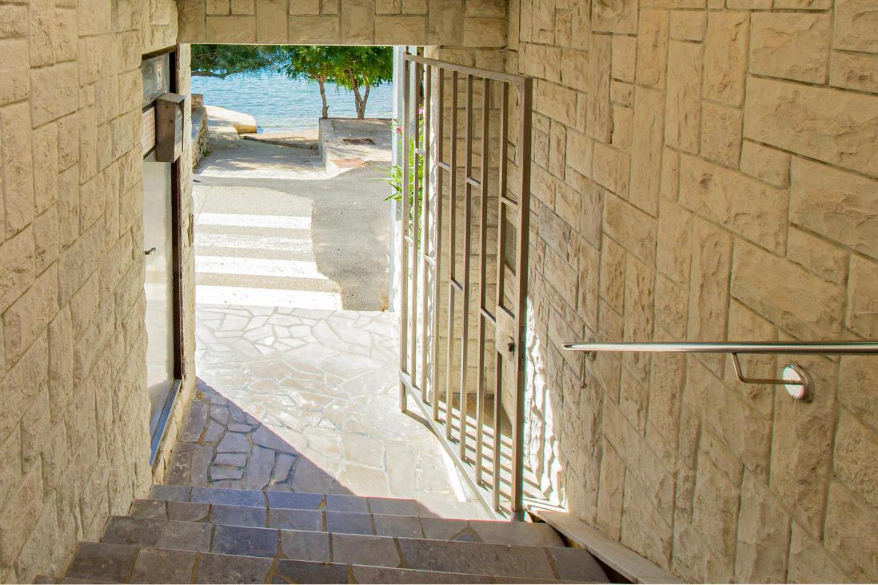 Galapagus Privat Beach & Boat Dock Apartment Metajna Exterior foto