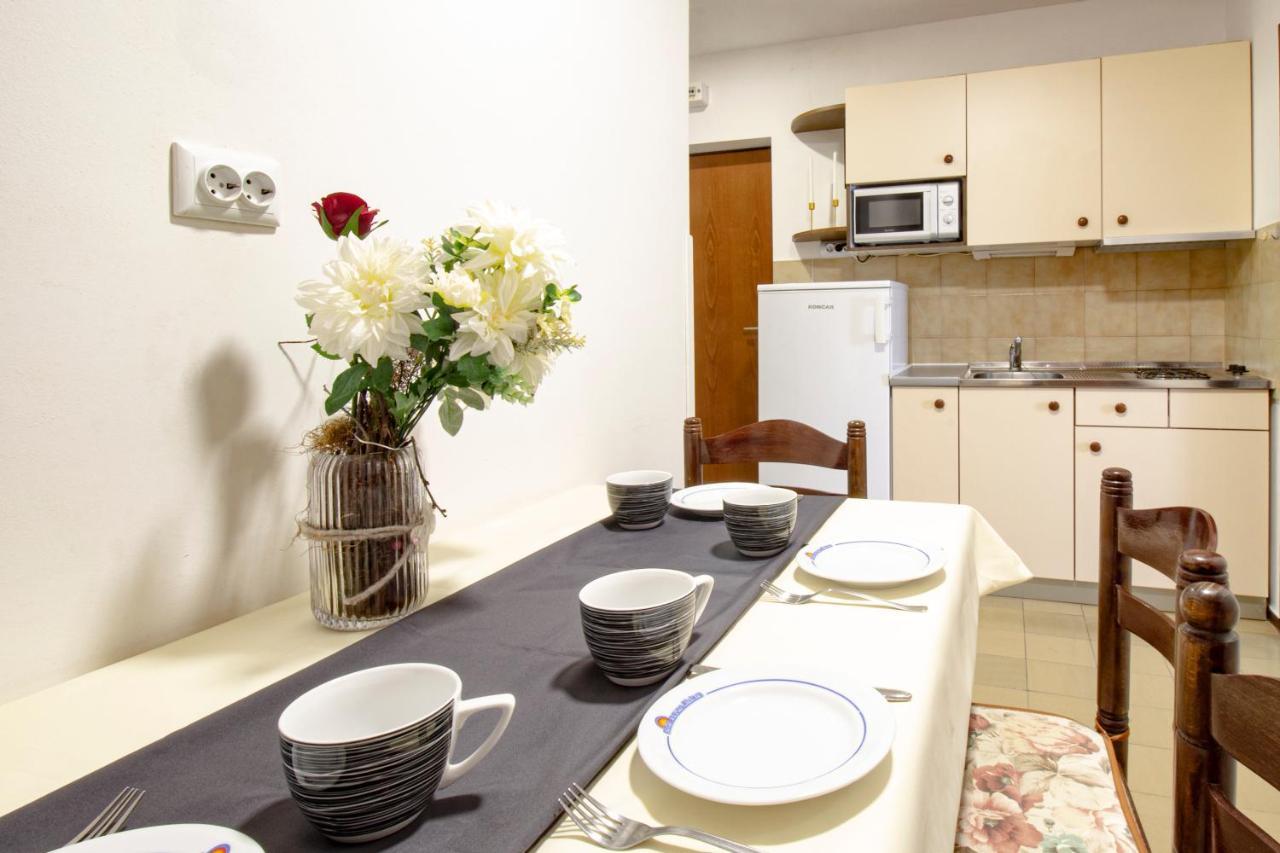 Galapagus Privat Beach & Boat Dock Apartment Metajna Exterior foto