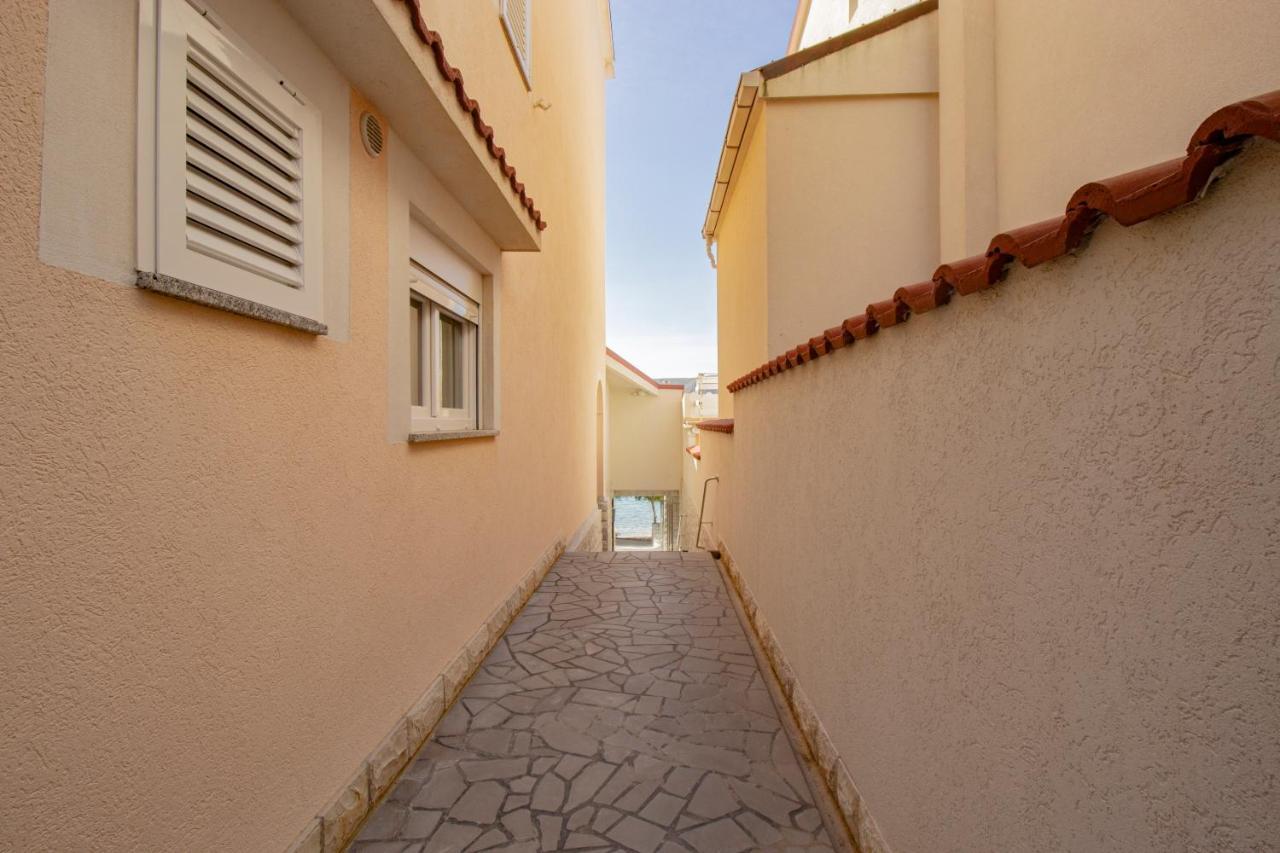 Galapagus Privat Beach & Boat Dock Apartment Metajna Exterior foto
