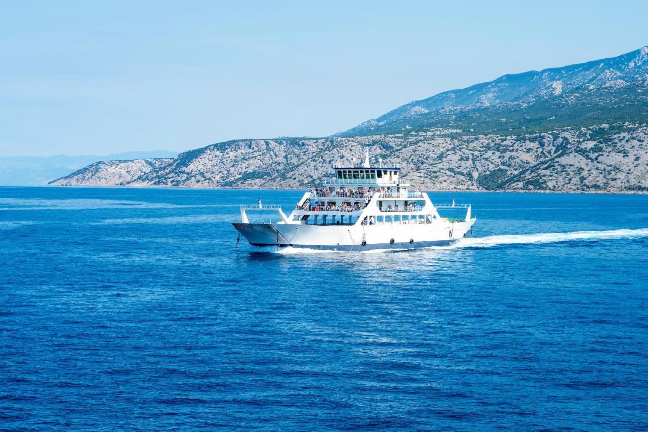 Galapagus Privat Beach & Boat Dock Apartment Metajna Exterior foto